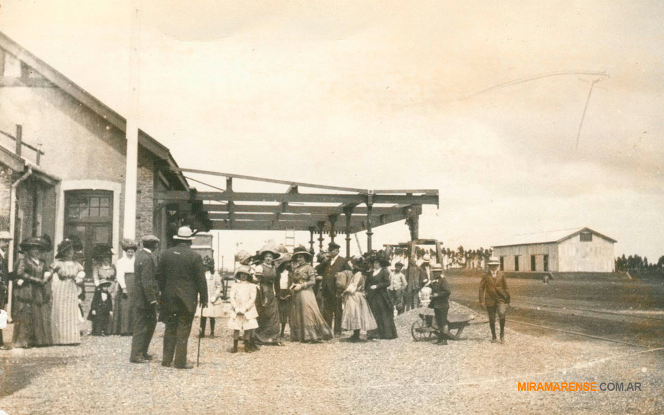 Inauguración de la estación de Trenes local