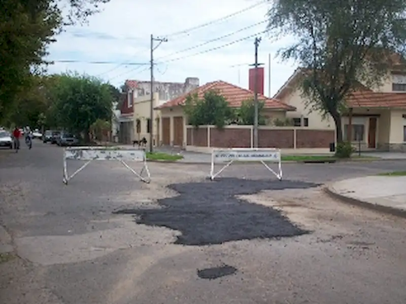 Bacheo en diferentes calles de Miramar | Miramarense