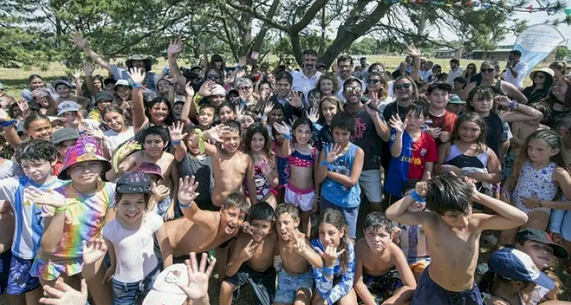 Axel Kicillof presentó el programa Escuelas Abiertas en Miramar | Miramarense